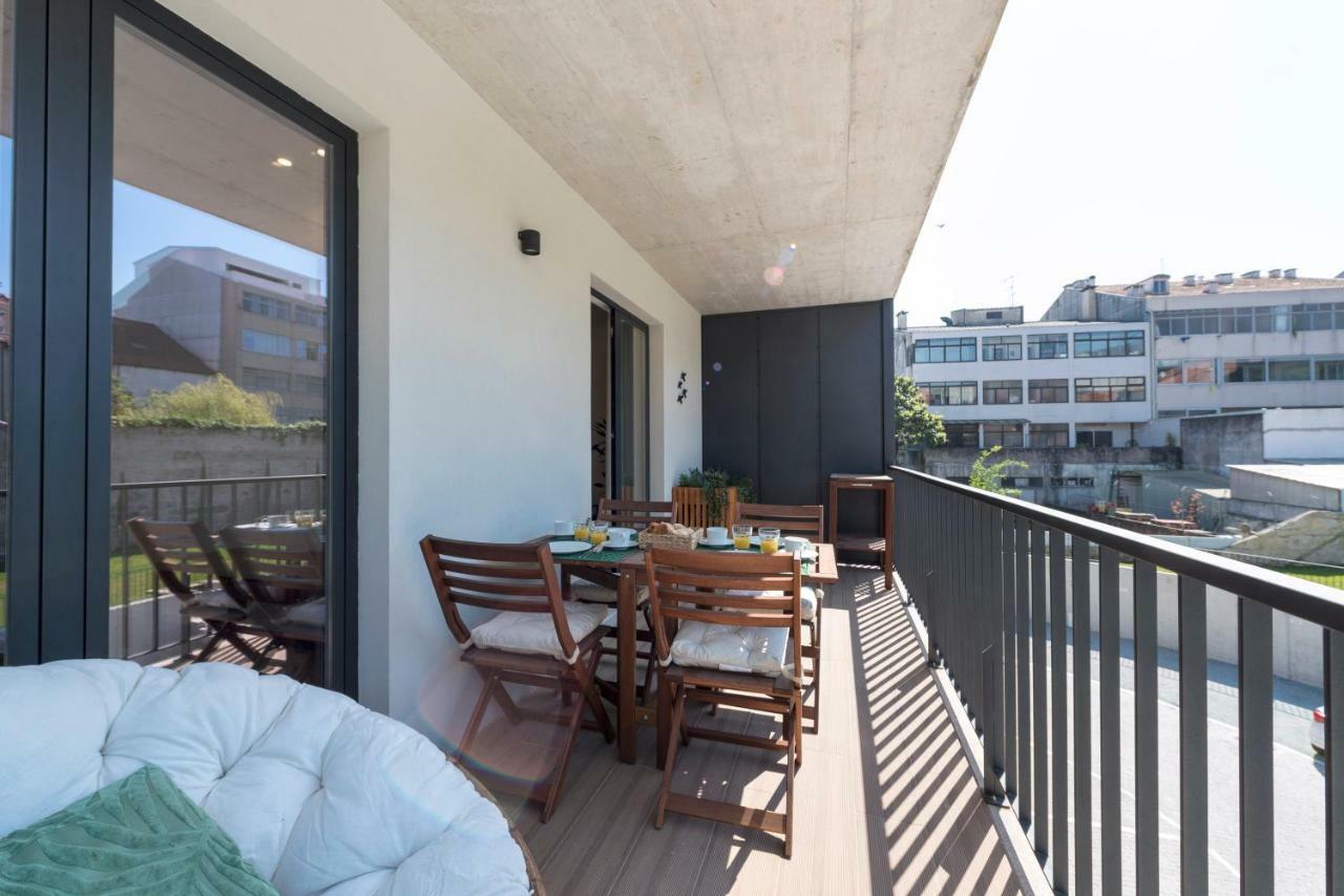 Lovelystay - Downtown Balcony Apartment With Free Parking Porto Eksteriør bilde