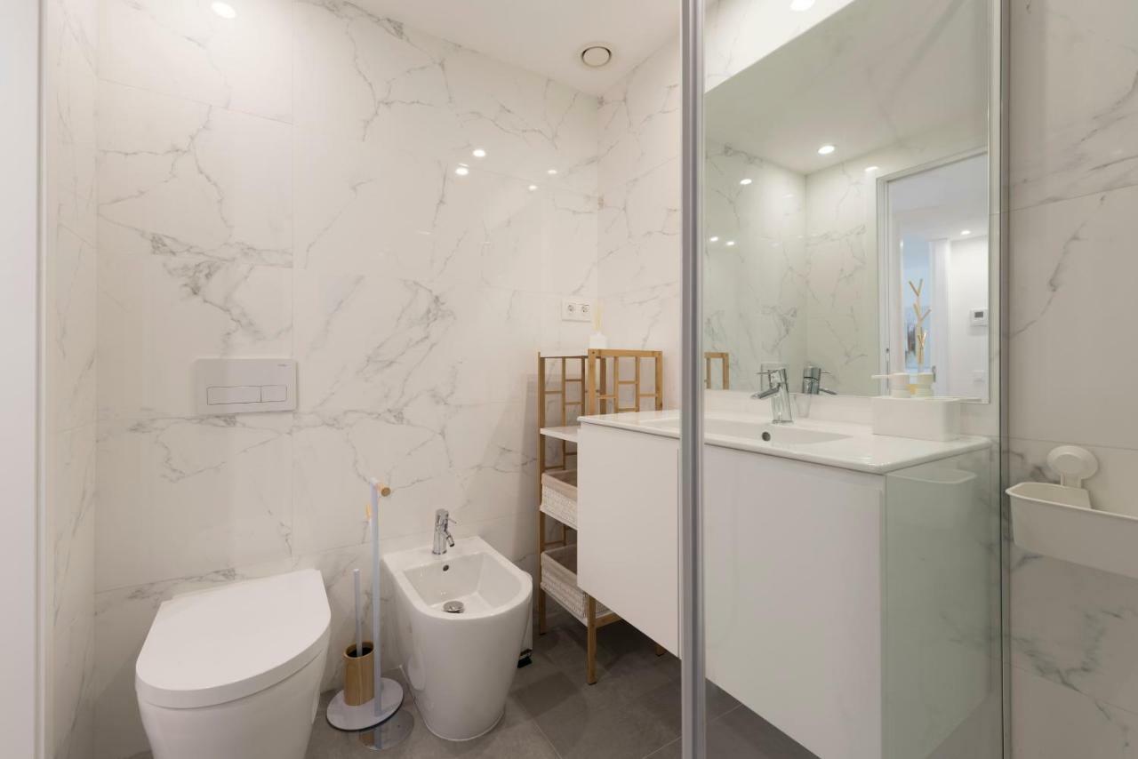 Lovelystay - Downtown Balcony Apartment With Free Parking Porto Eksteriør bilde