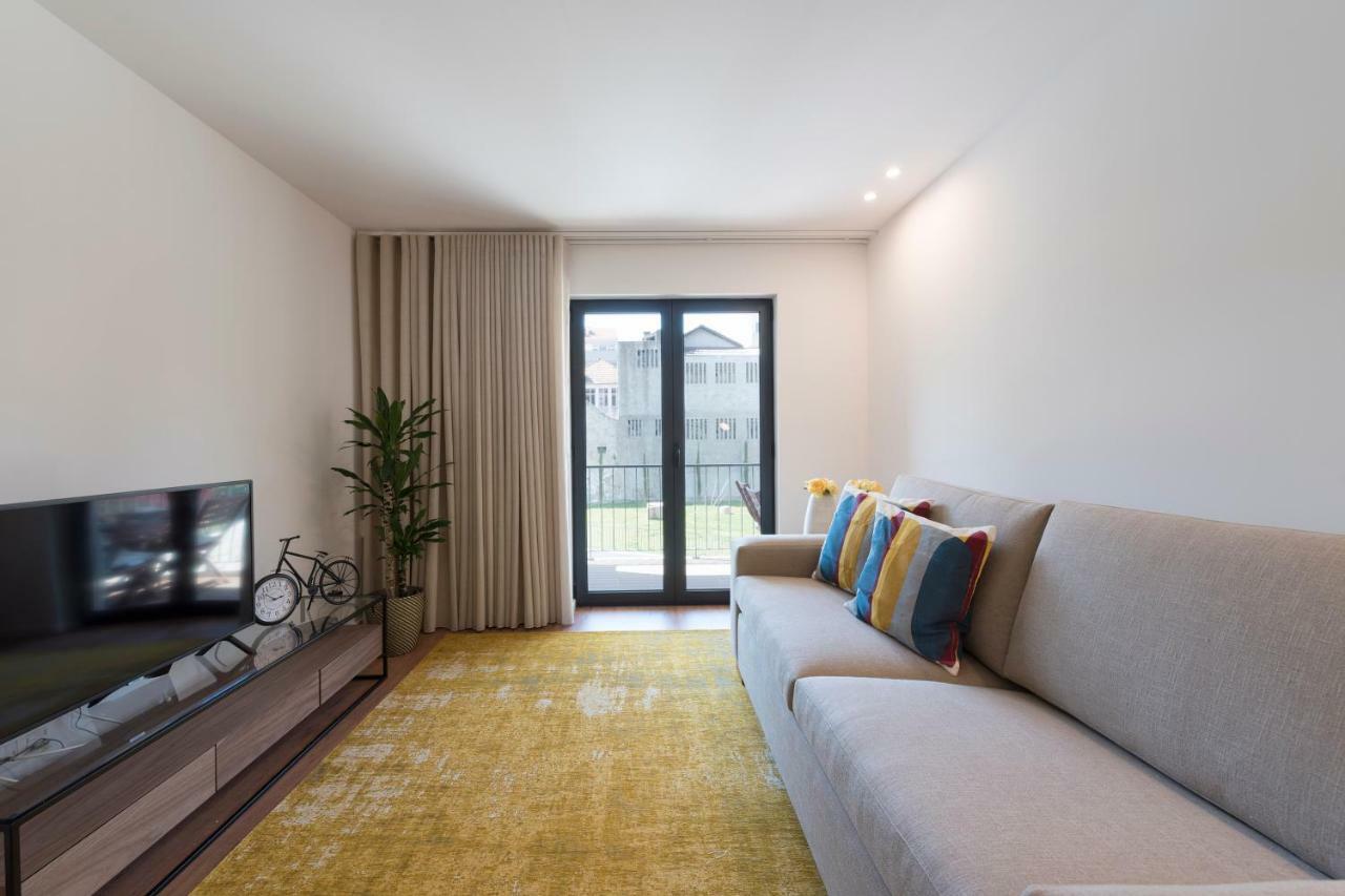 Lovelystay - Downtown Balcony Apartment With Free Parking Porto Eksteriør bilde